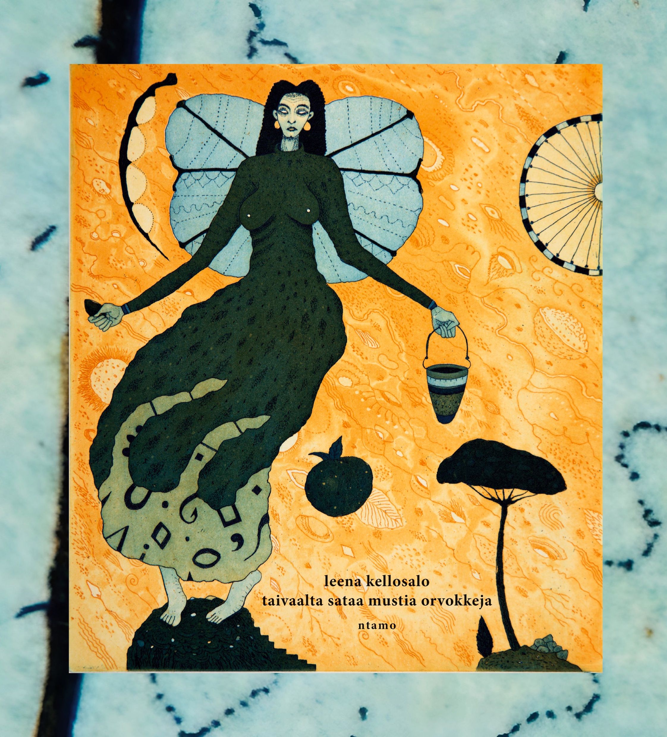 Taivaalta sataa mustia orvokkeja