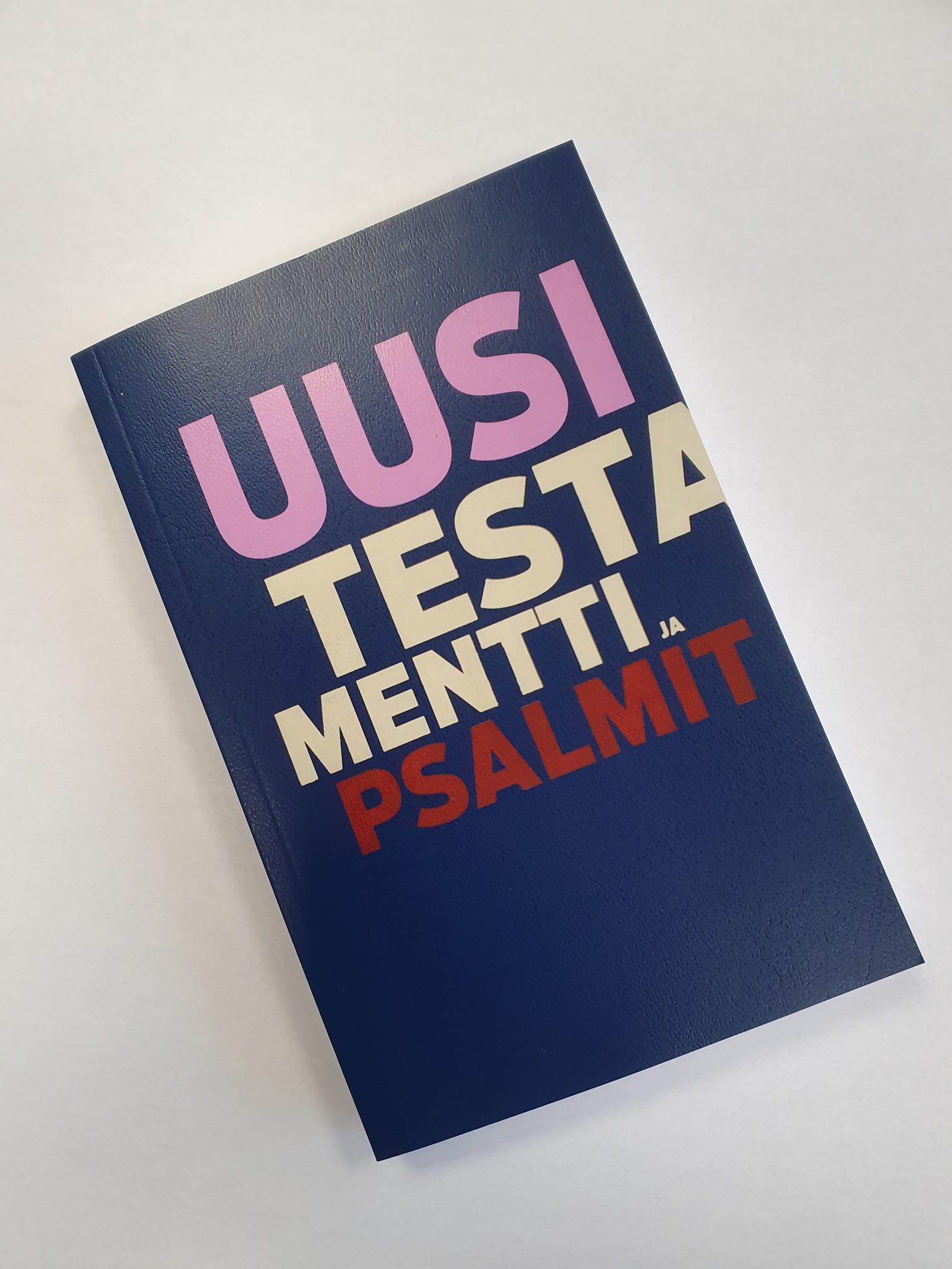 Siirry tuotesivulle UT2020+Psalmit pokkari, sininen vinyylikansi